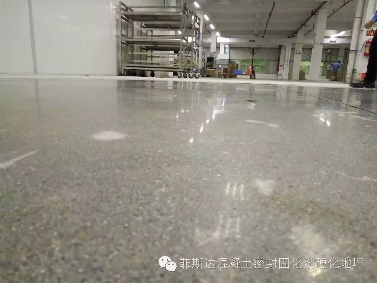 金刚砂地面硬化施工方案_金刚砂地面起粉起灰处理方法_金刚砂粉