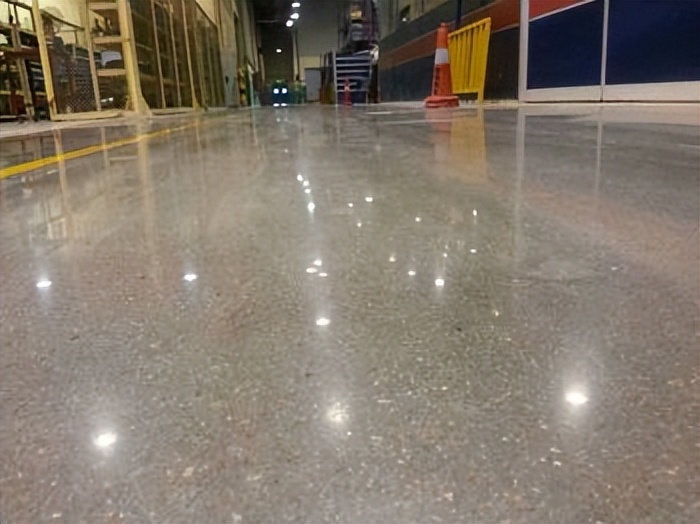 金刚砂耐磨地坪价格_金刚砂耐磨地坪价格区间_金刚砂耐磨地坪施工报价