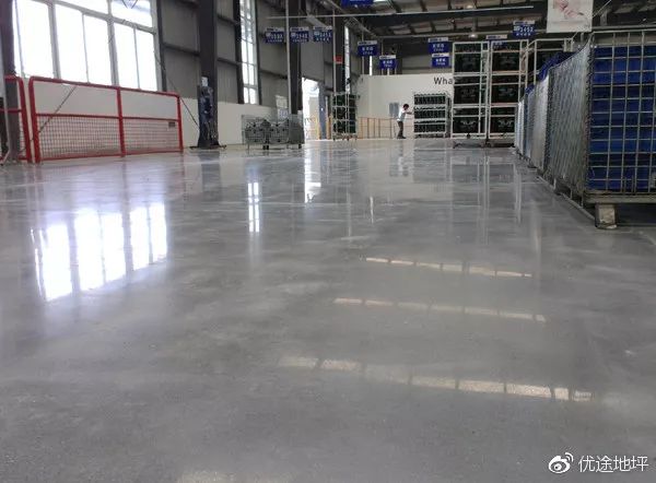 金刚砂耐磨地坪施工方法_金刚砂耐磨地坪哪家好_密封固化剂地坪性能特点