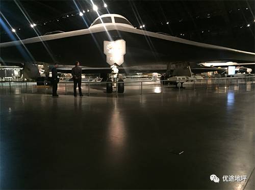 临沂金刚砂耐磨地坪_金刚砂地坪洒料时间控制_金刚砂耐磨地坪施工工艺