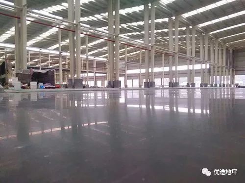 临沂金刚砂耐磨地坪_金刚砂地坪洒料时间控制_金刚砂耐磨地坪施工工艺