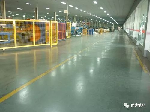 金刚砂地坪洒料时间控制_临沂金刚砂耐磨地坪_金刚砂耐磨地坪施工工艺