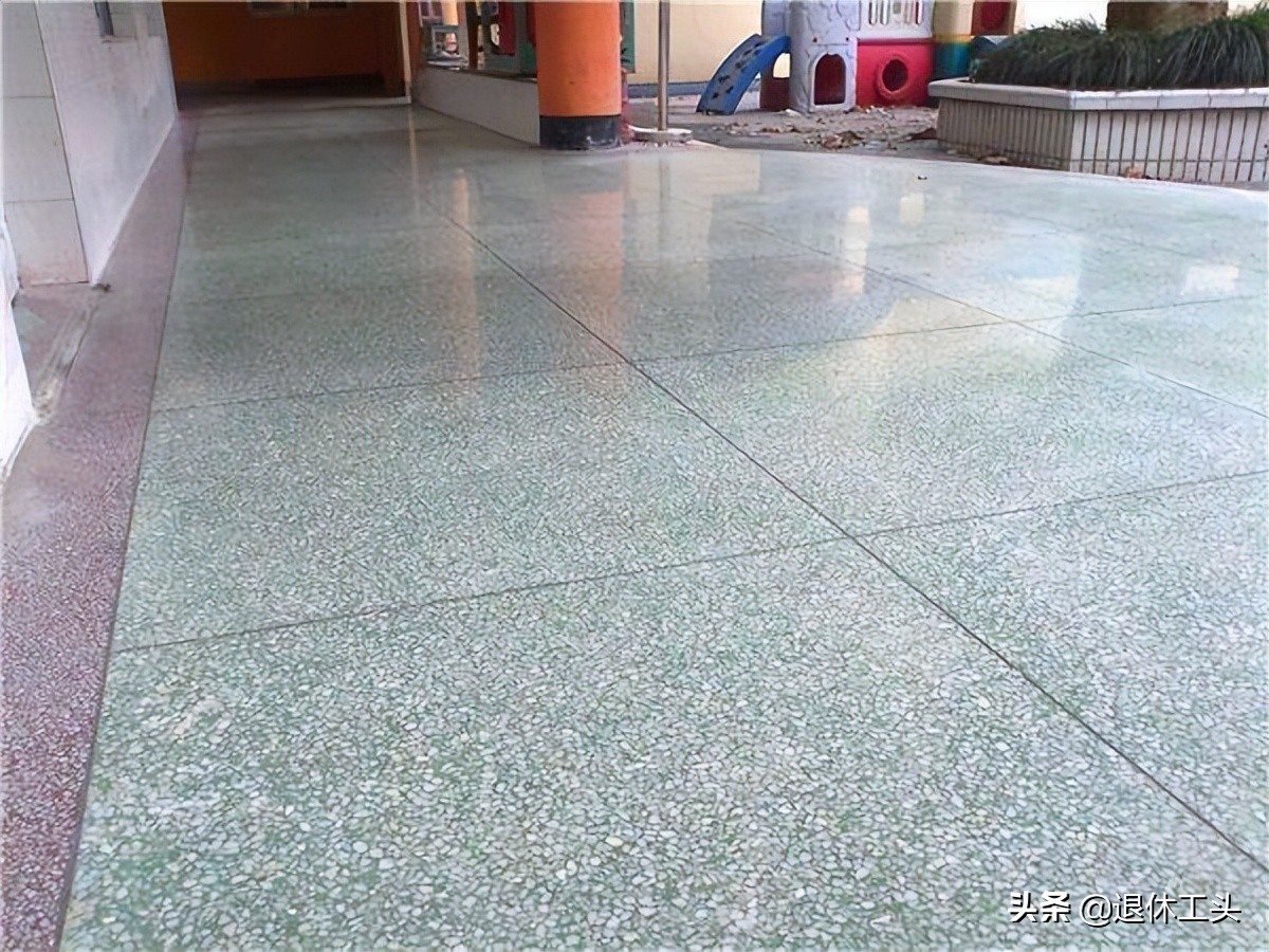 水磨石地面优缺点分析_石家庄水磨石翻新_水磨石地面防潮性能