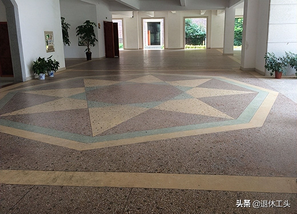 水磨石地面防潮性能_石家庄水磨石翻新_水磨石地面优缺点分析